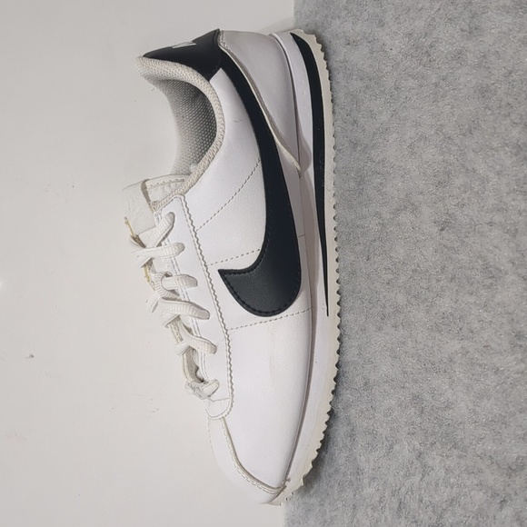Nike Cortez Black White Trainer Youth size 5 women size 6.5 - Picture 1 of 11